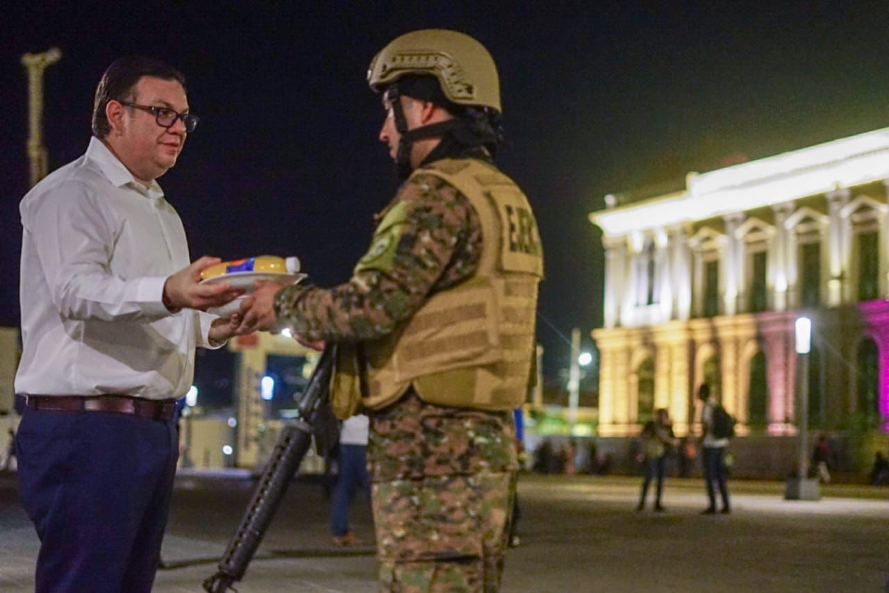 "Solo los criminales tienen temor de nuestros héroes" solo-los-criminales-tienen-temor-de-nuestros-heroes
